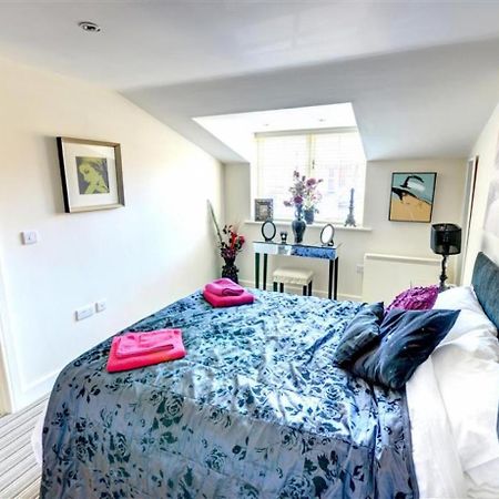 Hotties House - Two-Bed Cottage, Dog-Friendly & Off-Street Parking - Scarborough Eksteriør bilde