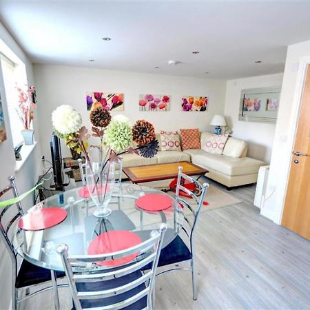 Hotties House - Two-Bed Cottage, Dog-Friendly & Off-Street Parking - Scarborough Eksteriør bilde