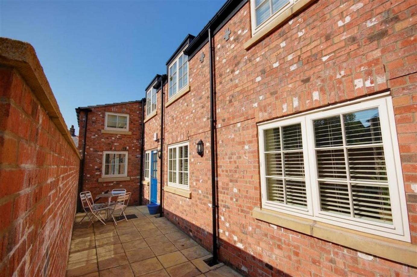 Hotties House - Two-Bed Cottage, Dog-Friendly & Off-Street Parking - Scarborough Eksteriør bilde