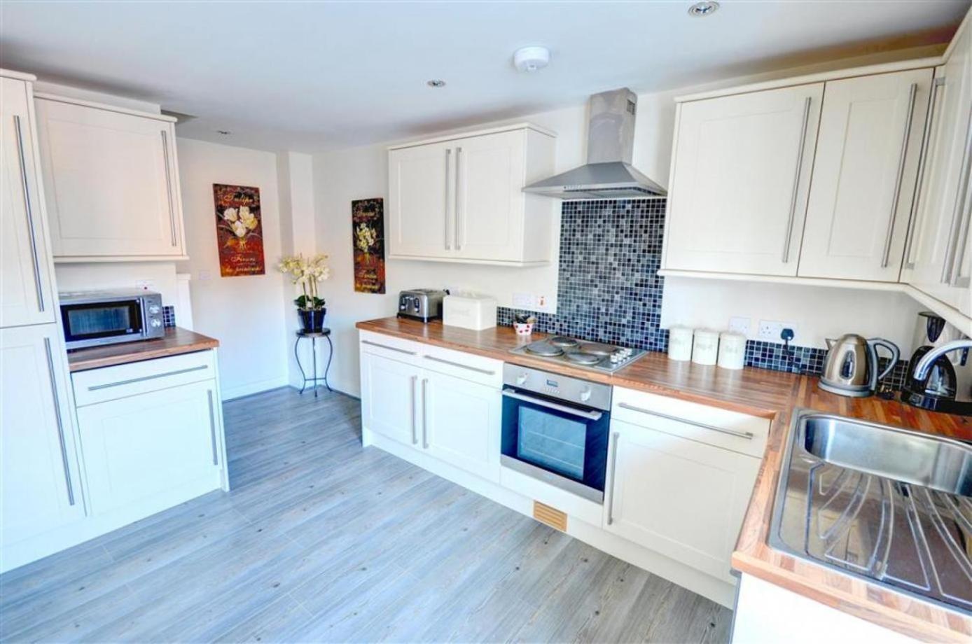 Hotties House - Two-Bed Cottage, Dog-Friendly & Off-Street Parking - Scarborough Eksteriør bilde